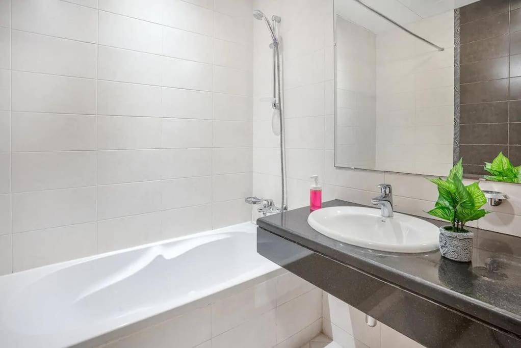 Book Me! 3 Bedroom Apartment Beach Front Abu Zabi Zewnętrze zdjęcie